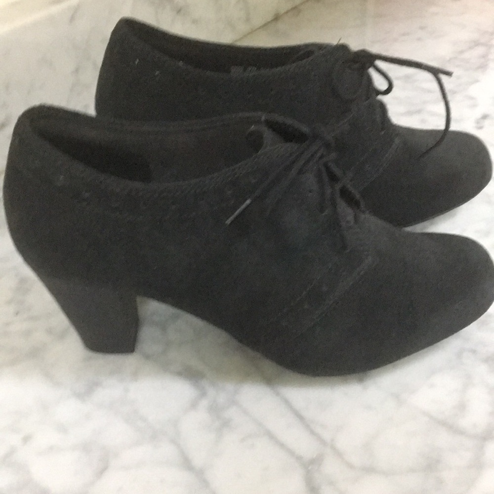 Shoes - Picture 2 of 3